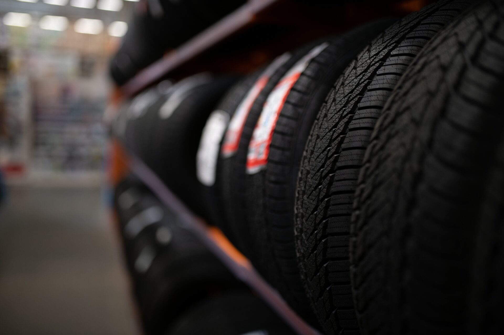 Pneus de voiture chez Warehouse in Tire Store.